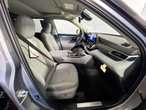 New 2026 Toyota Highlander Limited image 27