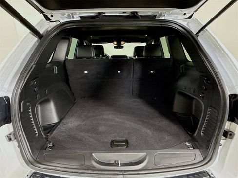 Used 2022 Jeep Grand Cherokee Limited image 19