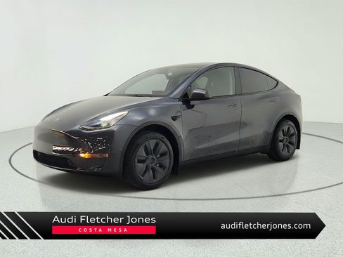 Used 2025 Tesla Model Y Long Range RWD image 1