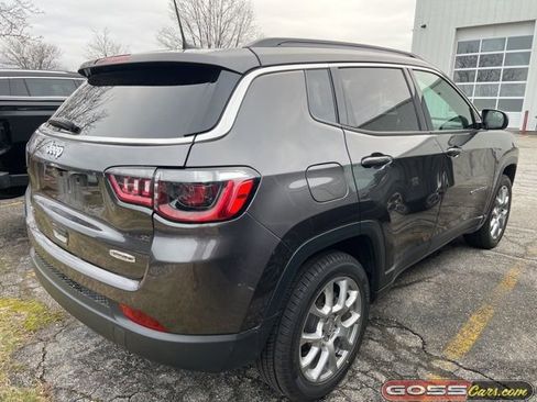 Used 2022 Jeep Compass Latitude image 3