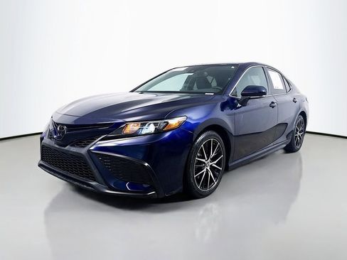 Certified 2022 Toyota Camry SE w/ Convenience Package FWD image 3