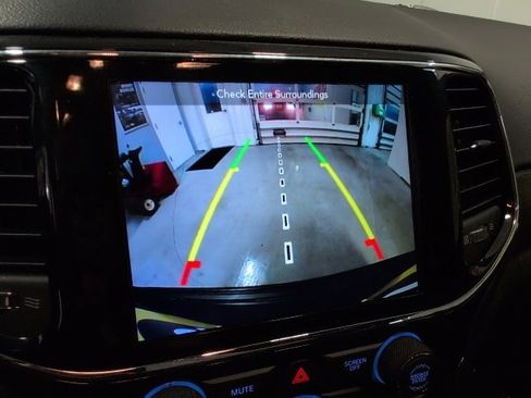 Used 2019 Jeep Grand Cherokee Altitude image 20