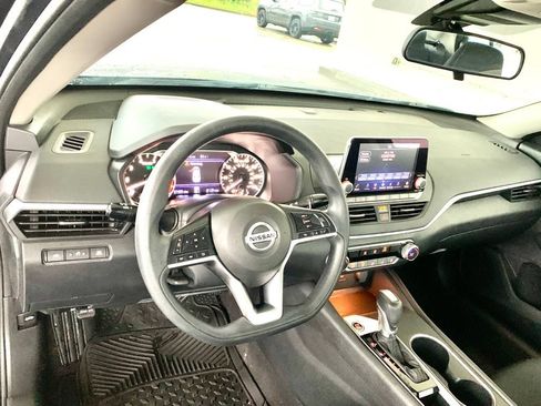 Used 2022 Nissan Altima 2.5 SV FWD image 14