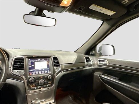 Used 2018 Jeep Grand Cherokee Limited w/ Trailer Tow Group IV image 26