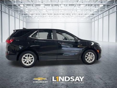 Used 2022 Chevrolet Equinox LT image 2