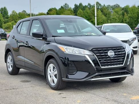 New 2025 Nissan Kicks Play S image 2