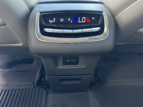 Used 2021 Cadillac XT6 Premium Luxury image 21