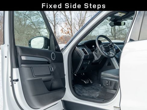 Certified 2024 Land Rover Discovery Dynamic SE image 11