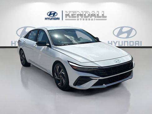 Certified 2025 Hyundai Elantra Sport image 1