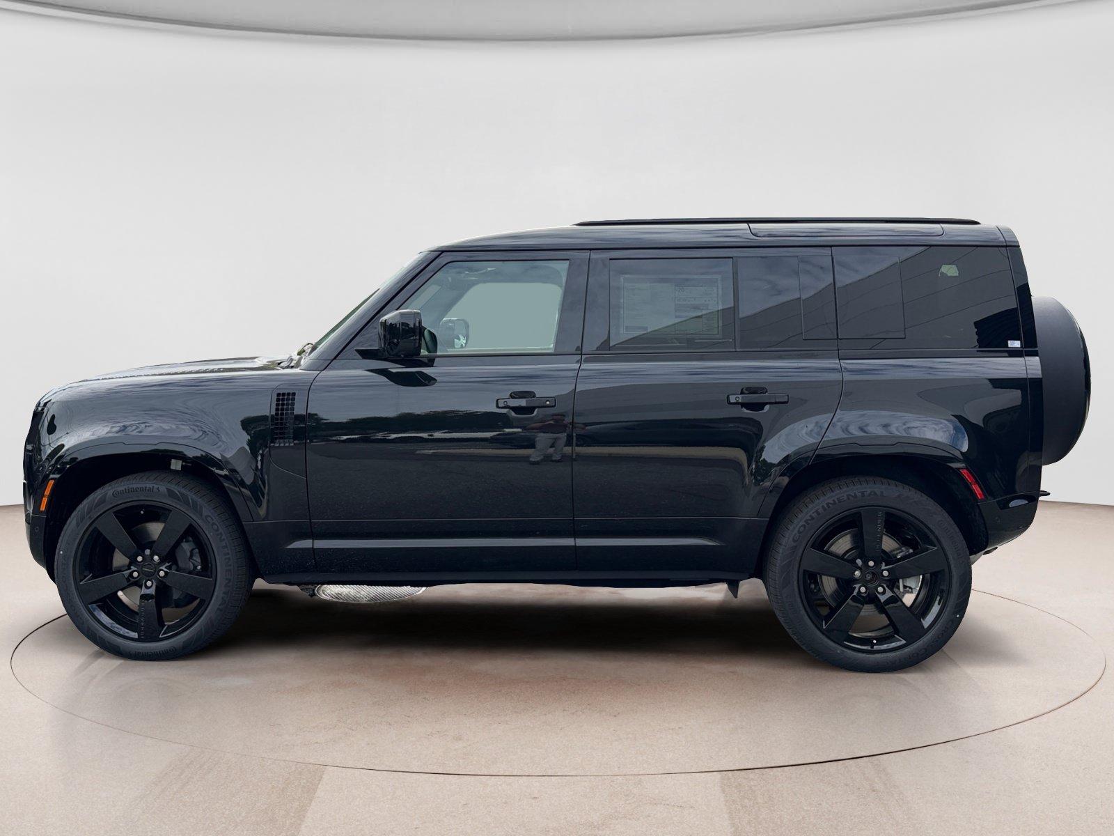 New 2026 Land Rover Defender 110 X-Dynamic SE AWD/4WD image 2