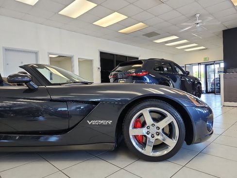 Used 2006 Dodge Viper SRT-10 RWD image 2