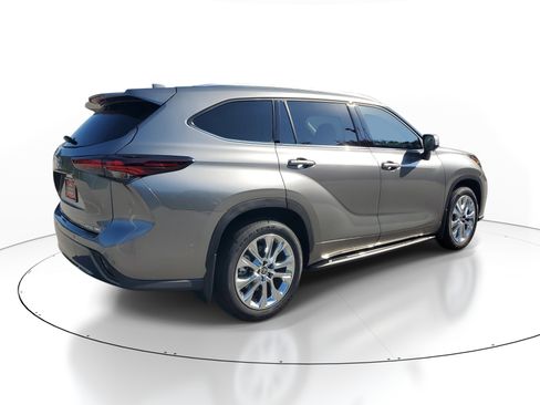 Used 2026 Toyota Highlander Limited AWD/4WD image 6