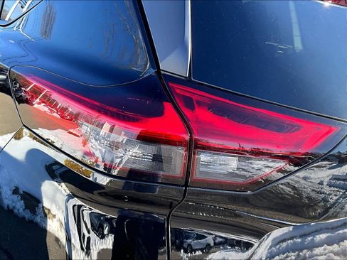 Certified 2023 Nissan Rogue SV image 32