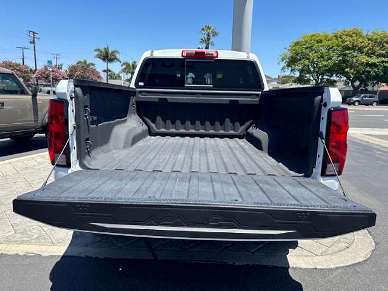 Used 2024 Chevrolet Colorado Trail Boss AWD/4WD image 7