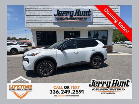 Used 2025 Nissan Rogue SL w/ Tech Package FWD image 1