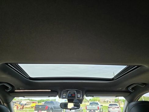 Used 2023 Jeep Grand Cherokee L Laredo image 16