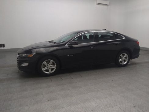 Used 2025 Chevrolet Malibu LT FWD image 2