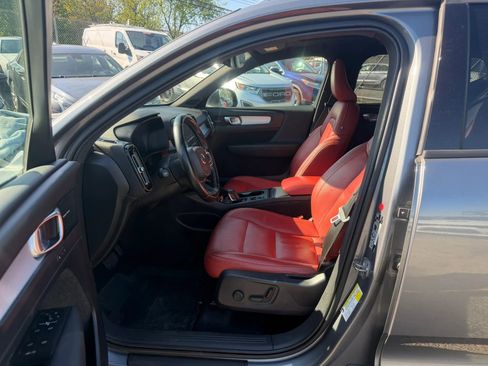 Used 2019 Volvo XC40 T5 Momentum AWD/4WD image 21