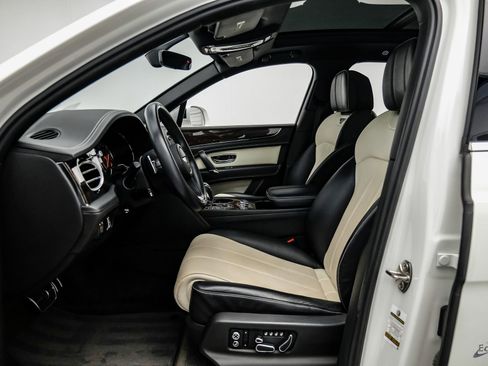 Used 2019 Bentley Bentayga image 35