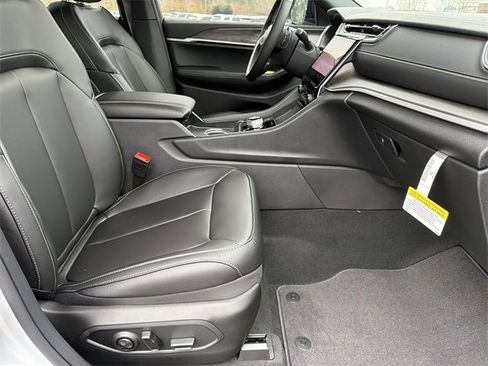 New 2025 Jeep Grand Cherokee L Limited image 12