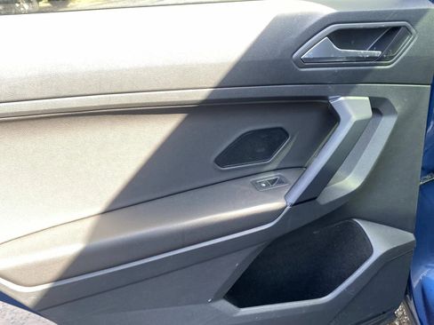 Used 2019 Volkswagen Tiguan SE w/ Panoramic Sunroof Package image 8