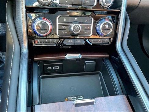 Used 2023 GMC Yukon Denali Ultimate image 37