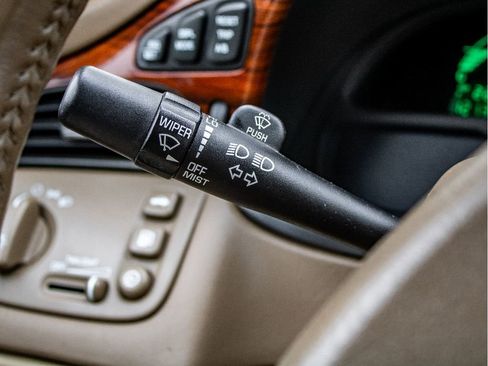 Used 2005 Cadillac De Ville w/ Equipment Group image 29