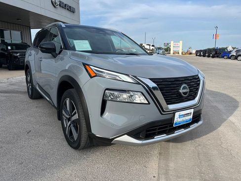 Used 2023 Nissan Rogue Platinum w/ Platinum Premium Package FWD image 10