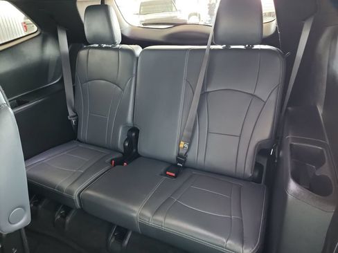 Used 2022 Buick Enclave Essence w/ Sport Touring Edition FWD image 39