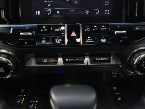 Used 2024 Lexus LX 600 4WD w/ Luxury Package image 34