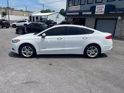 Used 2018 Ford Fusion SE FWD image 1