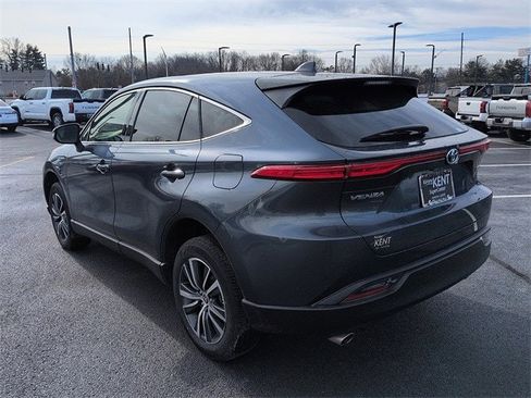 Certified 2022 Toyota Venza LE image 5