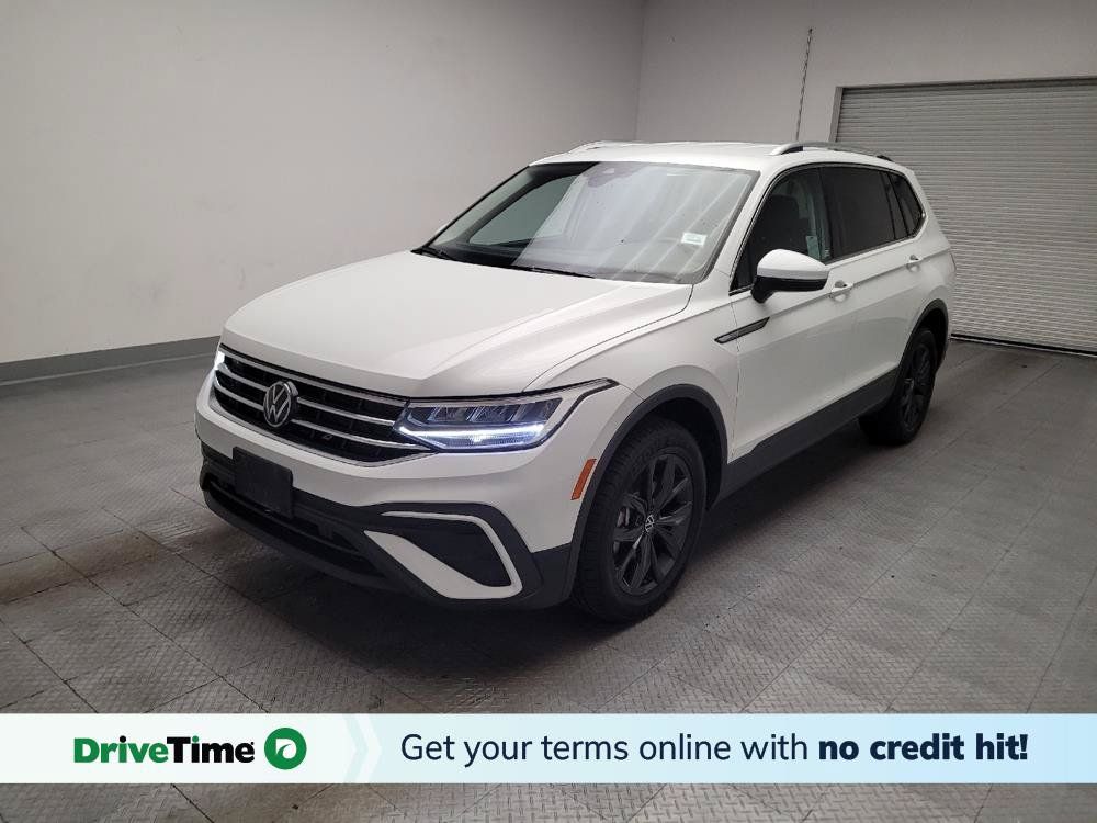 Used 2024 Volkswagen Tiguan SE FWD image 1