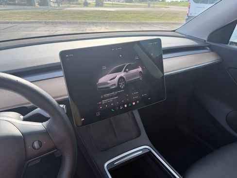 Used 2022 Tesla Model Y Long Range AWD/4WD image 35