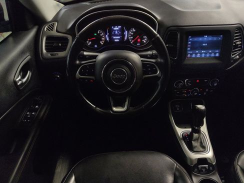 Used 2019 Jeep Compass Latitude FWD image 22