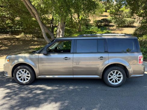 Used 2013 Ford Flex SE FWD image 2