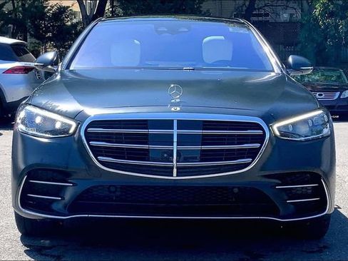 Used 2022 Mercedes-Benz S 580 4MATIC Sedan w/ AMG Line Package image 2