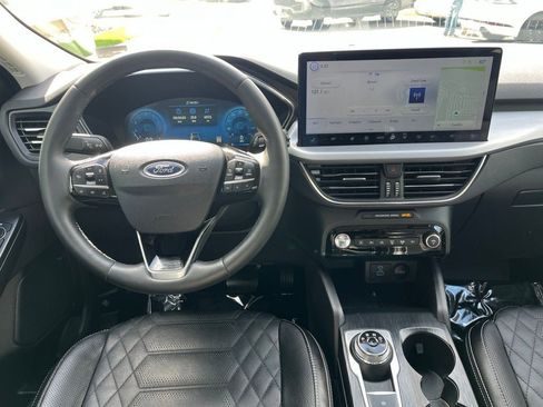 Used 2023 Ford Escape Platinum w/ Premium Technology Package AWD/4WD image 17