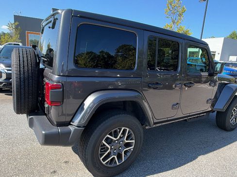 Certified 2026 Jeep Wrangler Unlimited Sahara AWD/4WD image 8