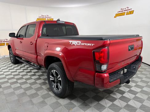 Used 2019 Toyota Tacoma TRD Sport image 3
