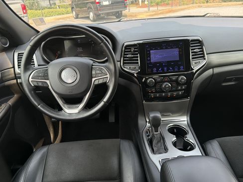 Used 2020 Jeep Grand Cherokee Altitude AWD/4WD image 29