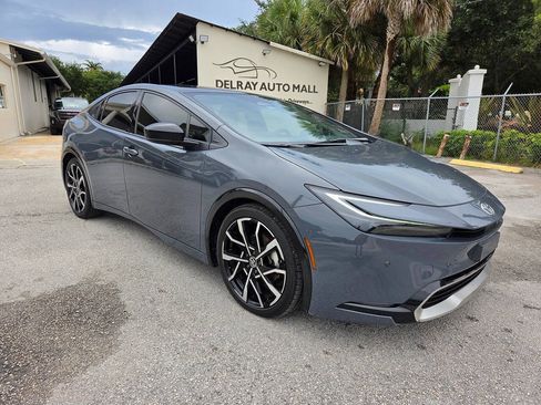 Used 2024 Toyota Prius Prime FWD image 3