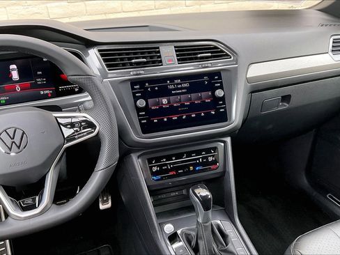Certified 2022 Volkswagen Tiguan SE R-Line image 5