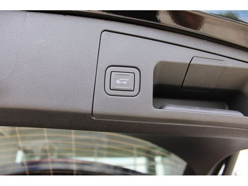 New 2024 Cadillac XT4 Luxury w/ Cold Weather Package image 21