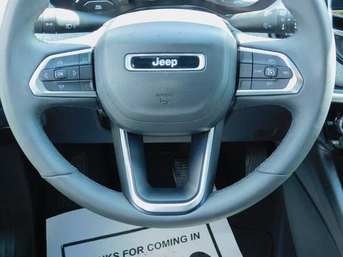 Used 2024 Jeep Compass Latitude AWD/4WD image 15