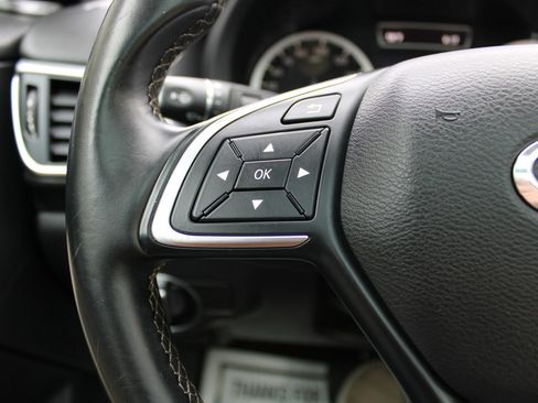 Used 2017 INFINITI QX30 Premium w/ Navigation Package image 14