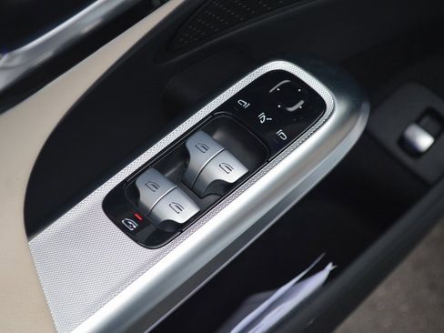 Used 2025 Mercedes-Benz E 350 Sedan image 12