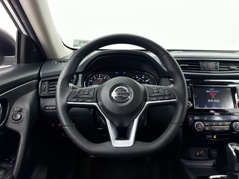 Used 2019 Nissan Rogue SV AWD/4WD image 3