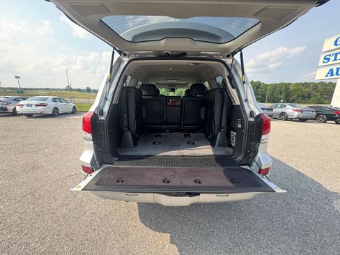 Used 2015 Lexus LX 570 4WD w/ Luxury Package image 9