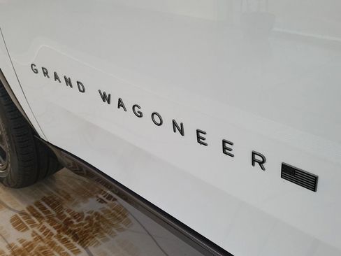 New 2026 Jeep Grand Wagoneer Summit w/ Premium Group III image 11